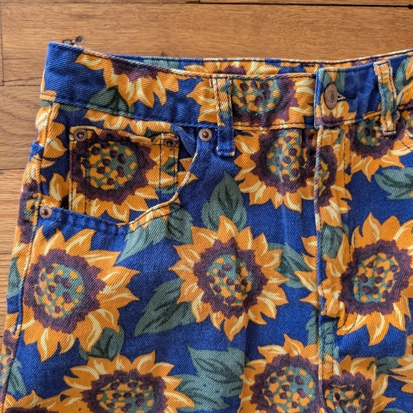 Forever 21 90s Inspired Sunflower Print Shorts - Picture 3 of 6